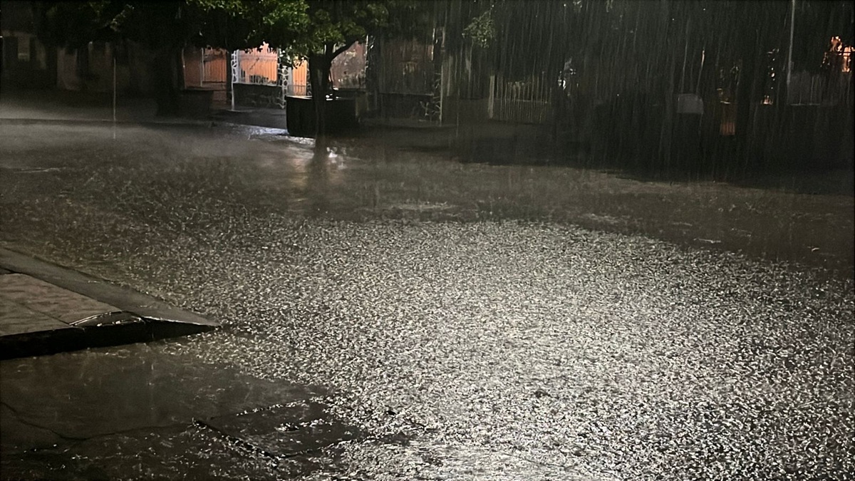 Fuertes lluvias por tercero día consecutivo en Guasave