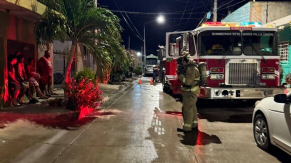 En Villa Unión, Mazatlán, evacúan a cinco personas de un domicilio por fuga de gas LP