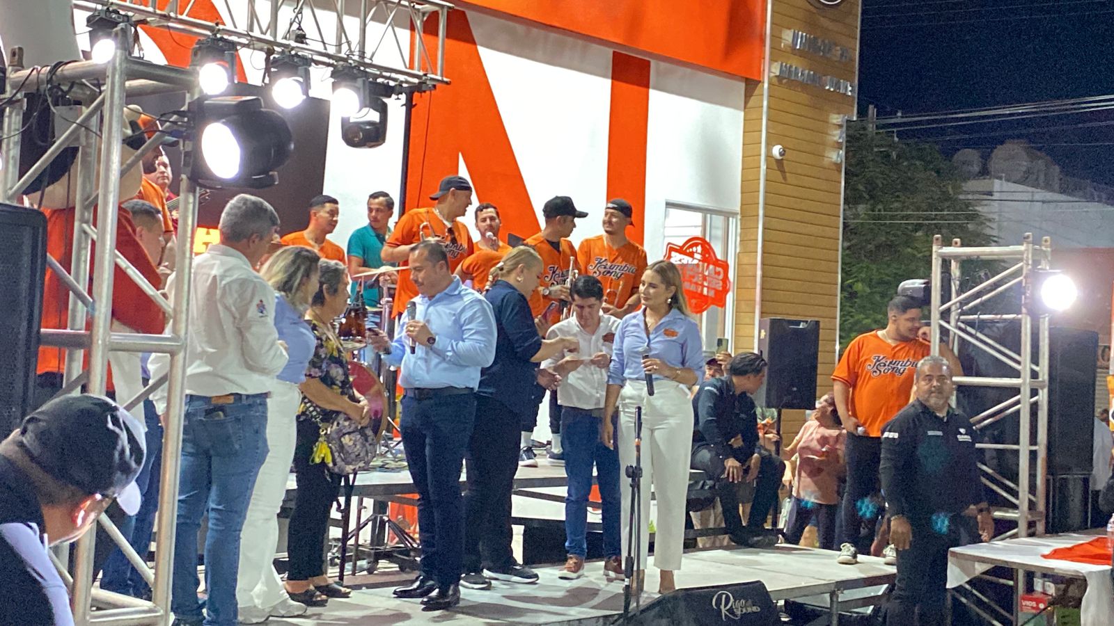 Margarita Hernández, ganadora de la rifa en Carnes Selectas Nayarit de Mazatlán