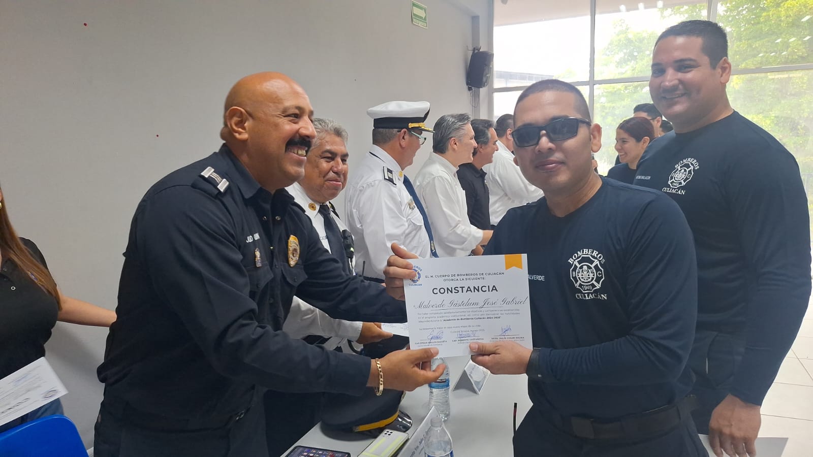 jóvenes graduados de la Academia 2024-2025 del Heroico Cuerpo de Bomberos de Culiacán