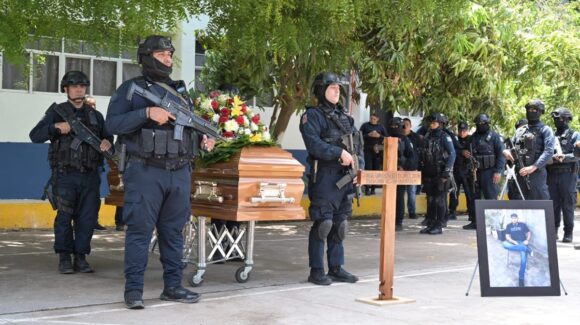 Rinden homenaje a Jorge Ernesto, el joven policía asesinado en el Campo El Diez