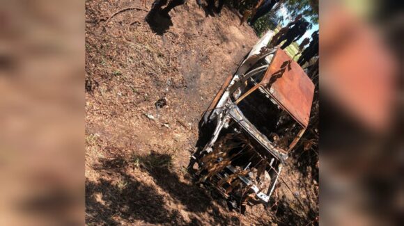 Localizan vehículo calcinado en la sindicatura de Gato de Lara, Angostura