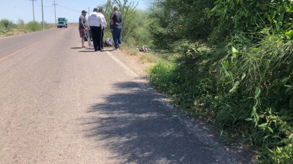 Motociclista sufre lesiones tras derrapar en la carretera Los Mochis- Compuertas