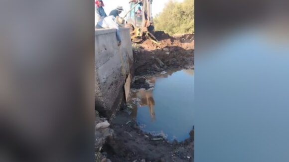 VIDEO: Acalorada discusión entre vecinos de Bellavista, Guasave, por taponamiento que podría afectar a manglares