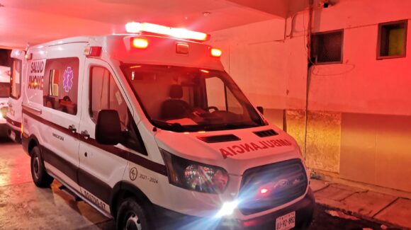 A motociclista se le poncha una llanta y termina en un hospital de Los Mochis