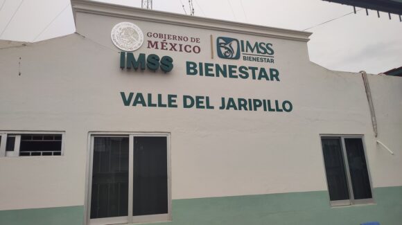Inundado el Centro de Salud IMSS Bienestar en la Jaripillo en Mazatlán; acusan a constructora por mal trabajo