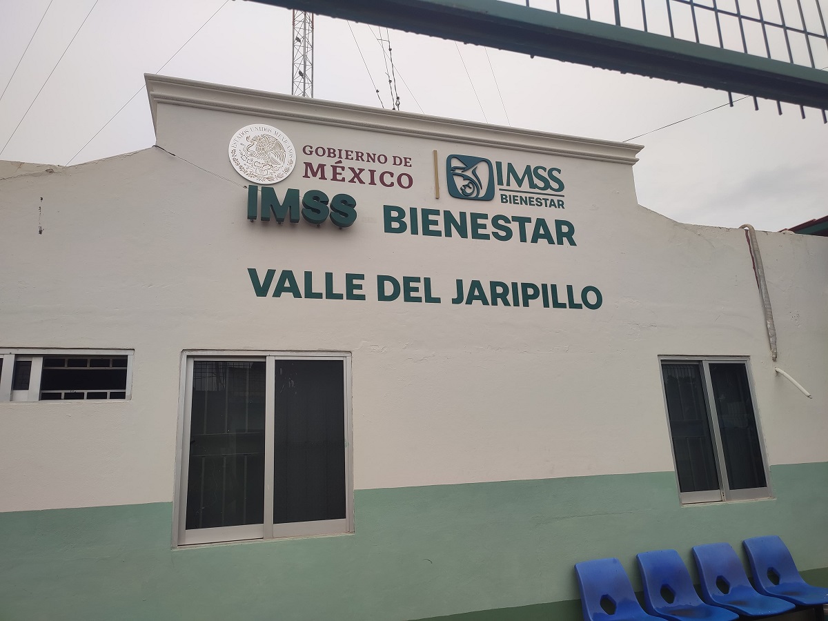 Inundado el Centro de Salud IMSS Bienestar en la Jaripillo en Mazatlán; acusan a constructora por mal trabajo
