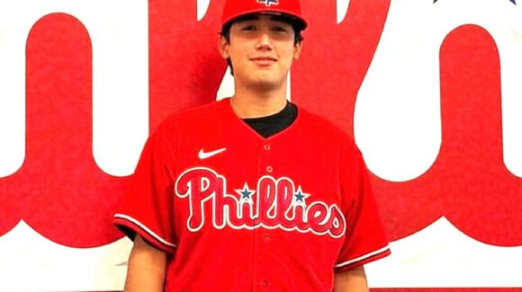 Culiacanense Iñaky Moreno firma con los Phillies de Philadelphia