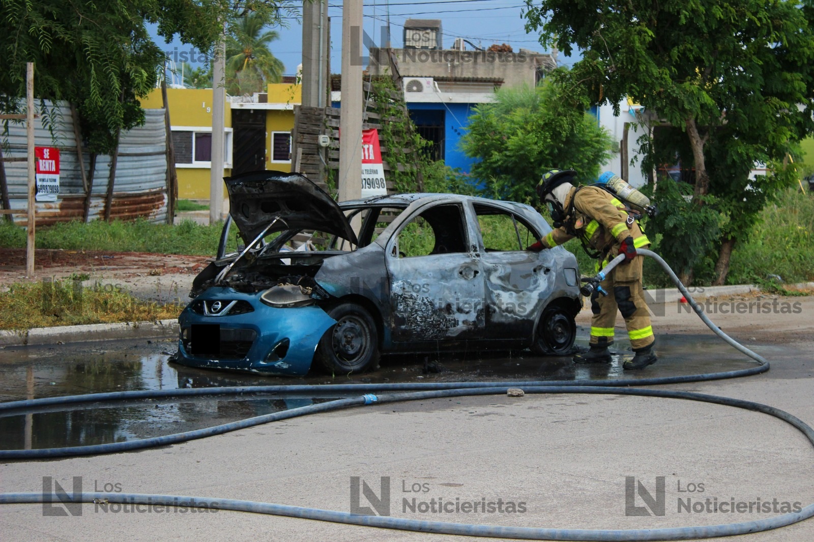 Se incendia vehículo en la colonia Jaripillo, en Mazatlán