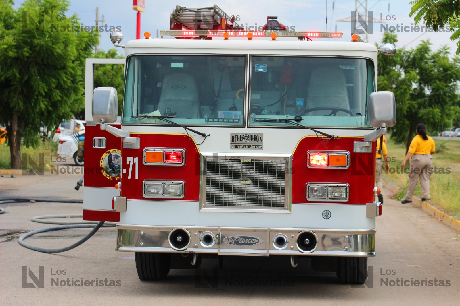 Se incendia vehículo en la colonia Jaripillo, en Mazatlán