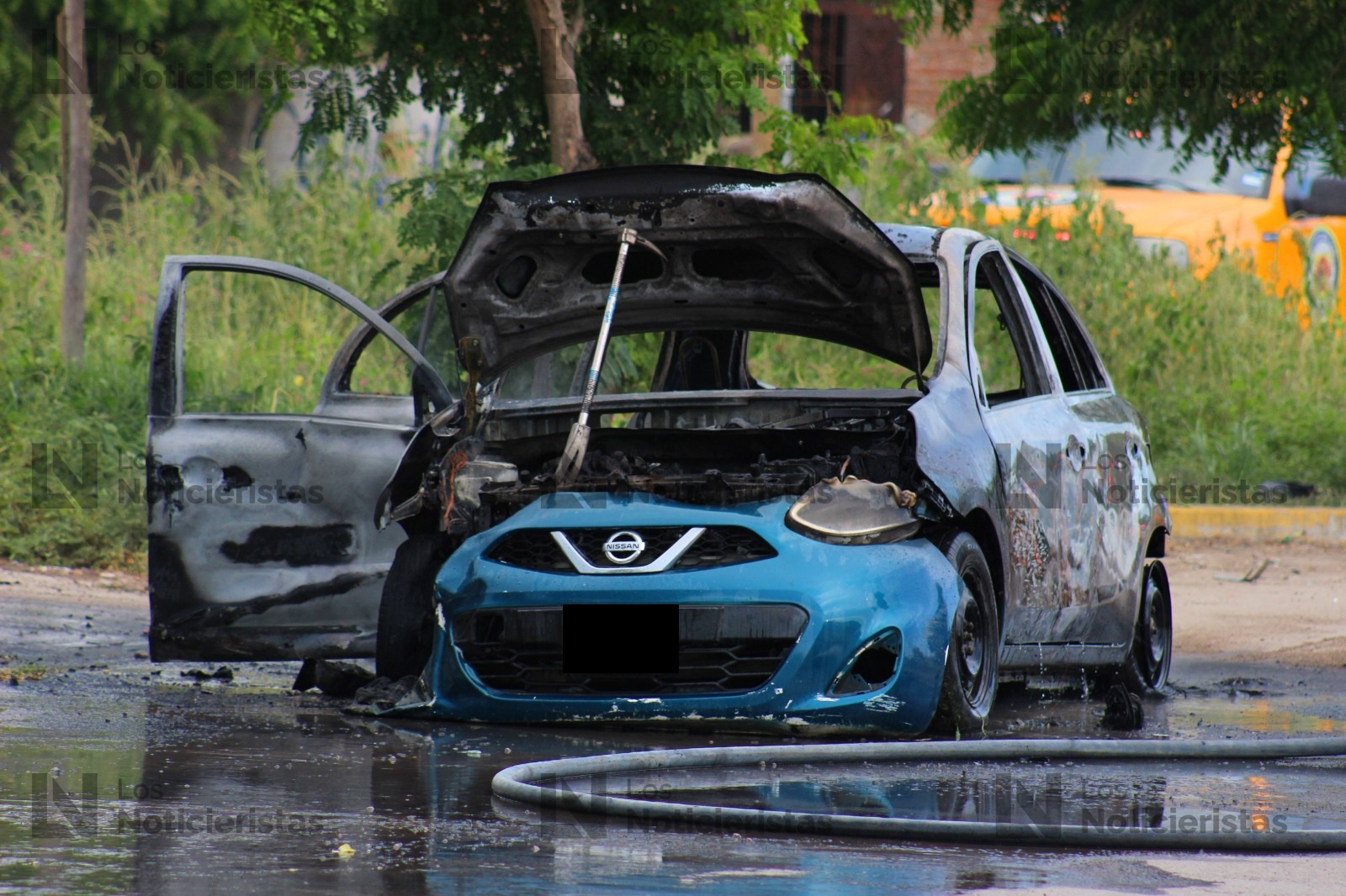 Se incendia vehículo en la colonia Jaripillo, en Mazatlán