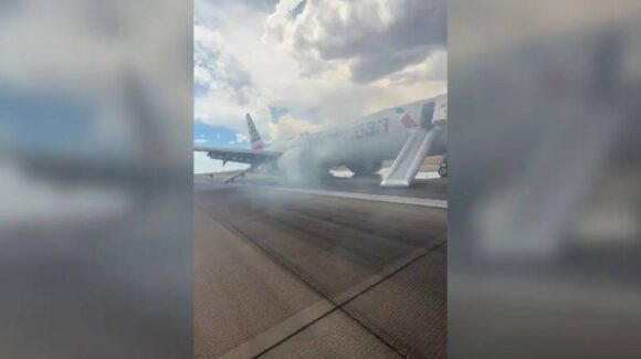 Incendio en avión de American Airlines previo al despegue en Denver; evacúan a 179 personas