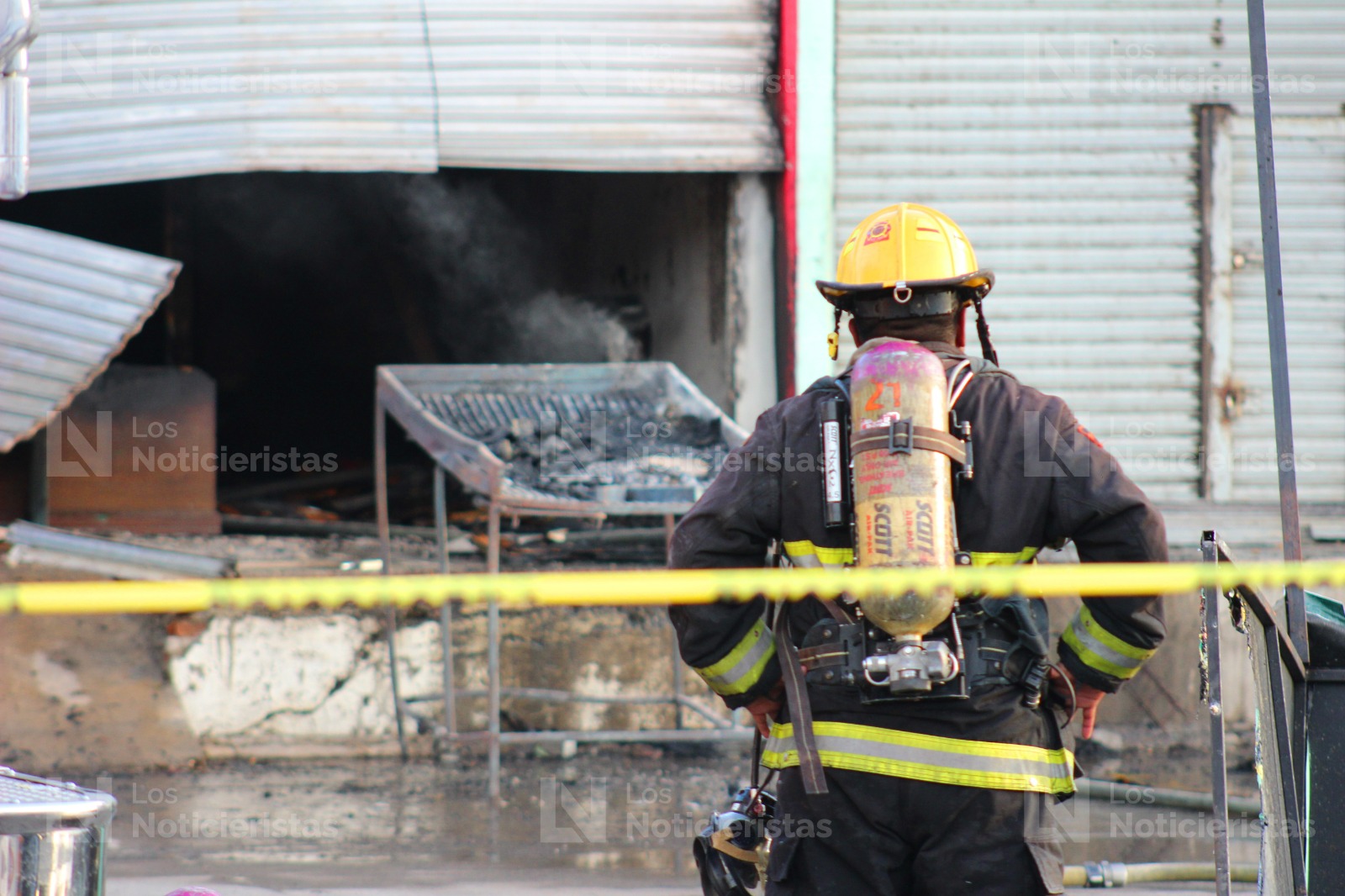 Incendio en bodega de chiles en Mercado de Abastos, en Mazatlán