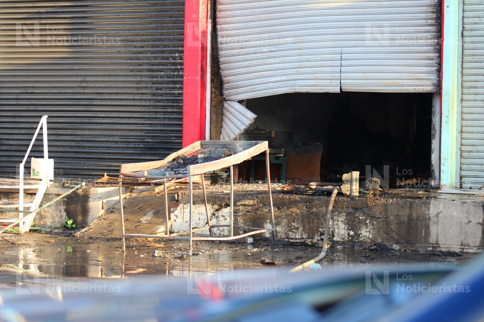 Incendio en bodega de chiles en Mercado de Abastos, en Mazatlán