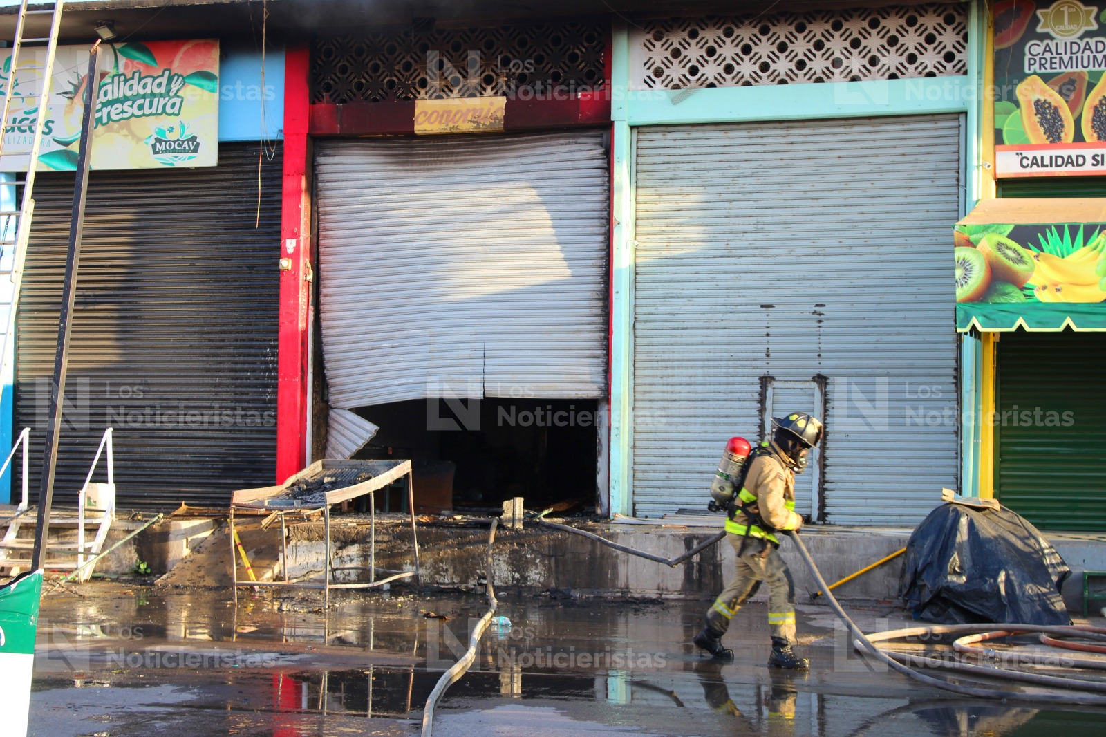 Incendio en bodega de chiles en Mercado de Abastos, en Mazatlán