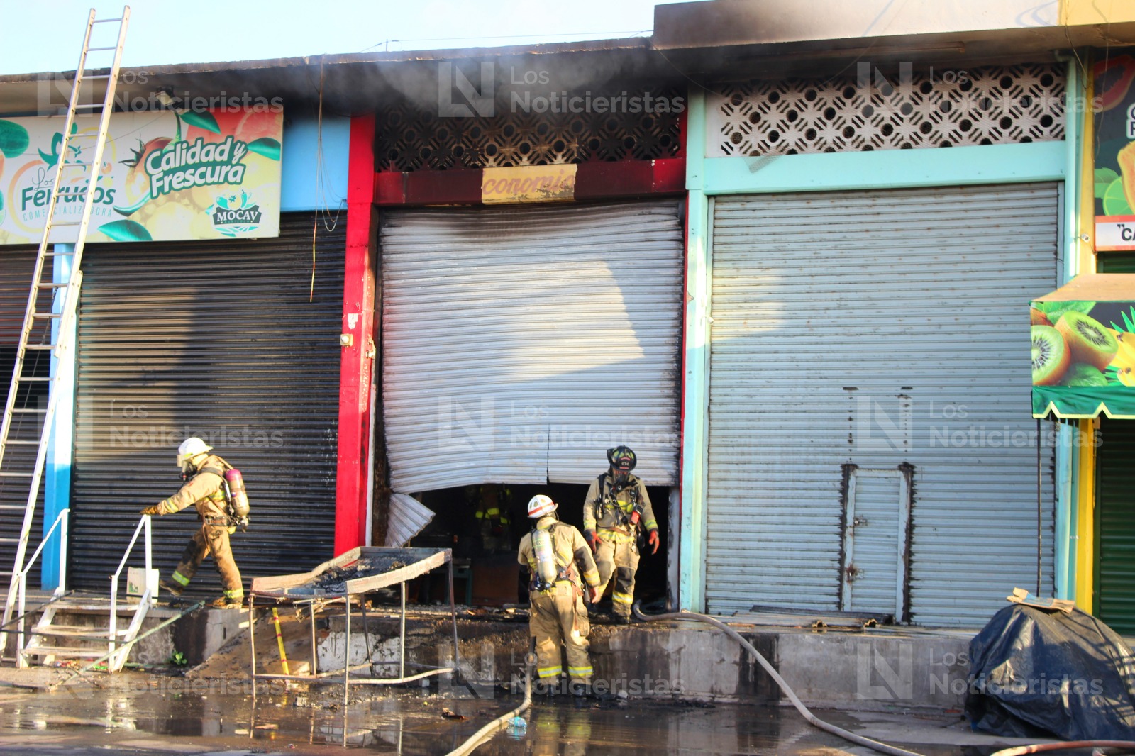 Incendio en bodega de chiles en Mercado de Abastos, en Mazatlán