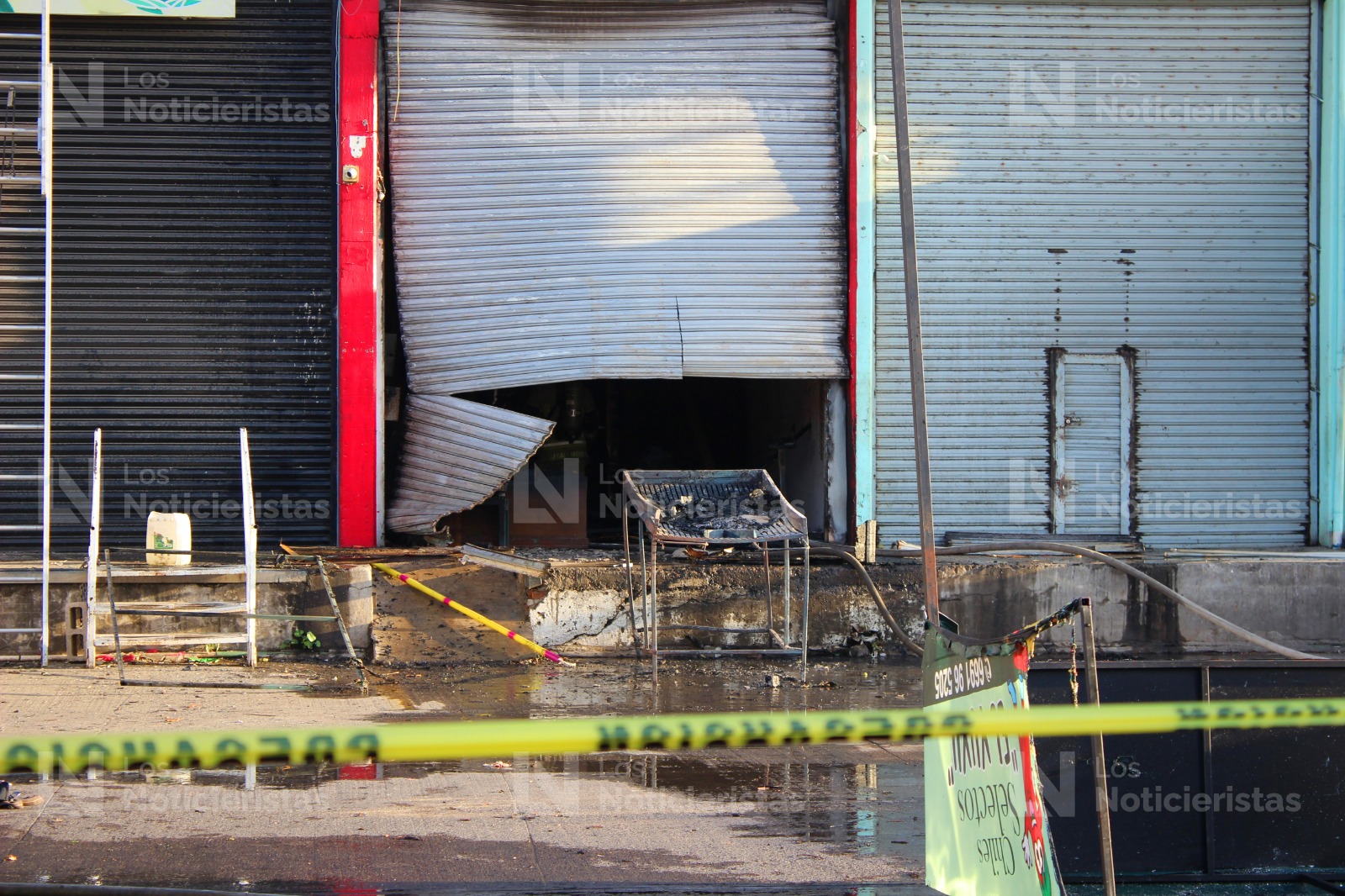 Incendio en bodega de chiles en Mercado de Abastos, en Mazatlán
