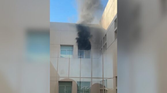 ¡Están evacuando! Se incendia el nuevo Hospital General de Culiacán