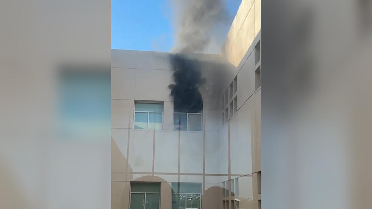 ¡Están evacuando! Se incendia el nuevo Hospital General de Culiacán