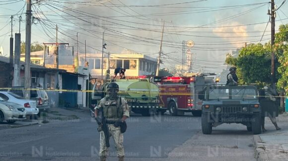 Se registra incendio en negocio de fierro viejo en la 21 de Marzo, Culiacán; no hay lesionados