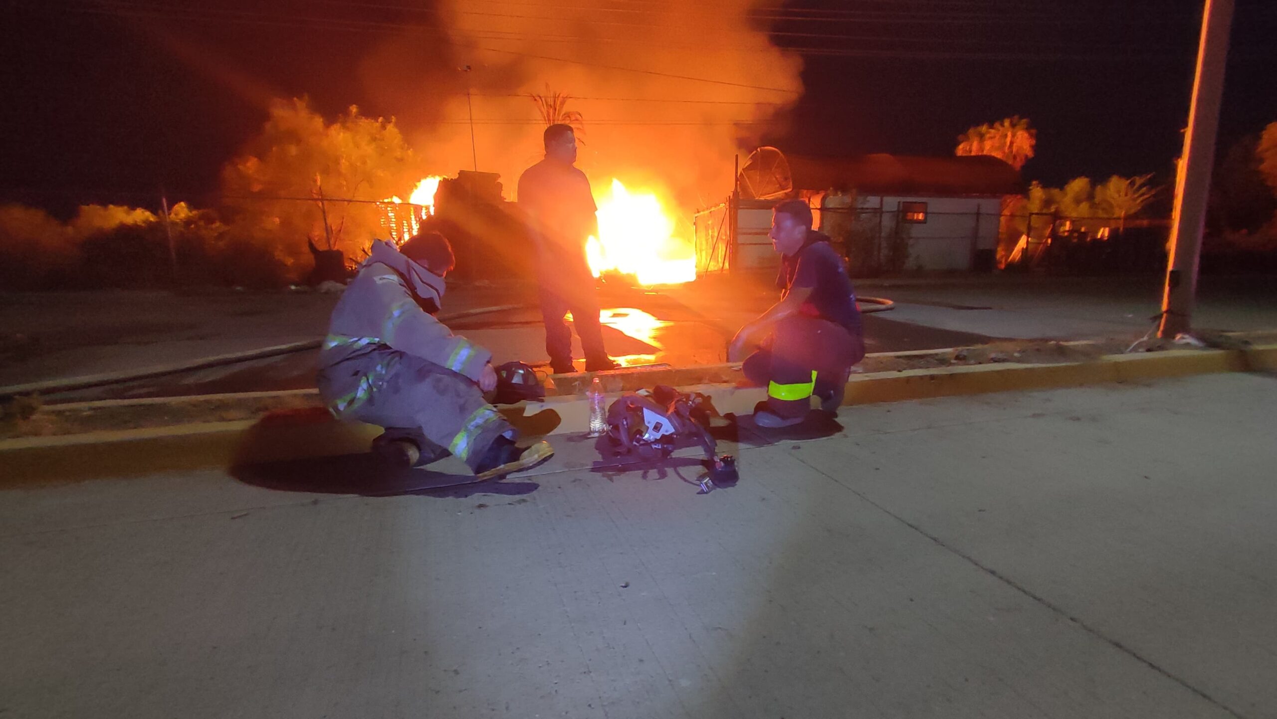 incendio en negocio de tarimas