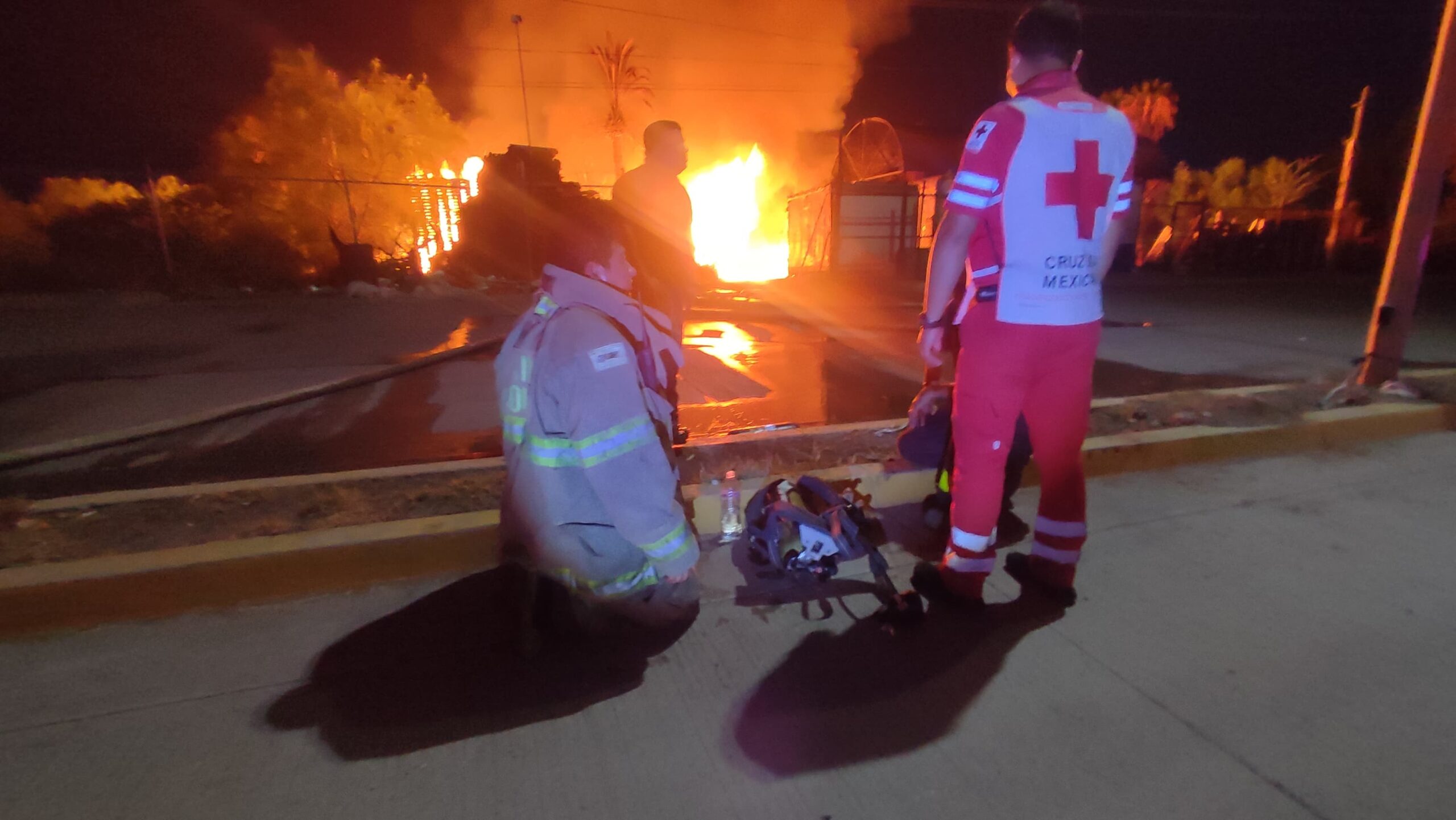 incendio en negocio de tarimas