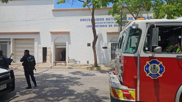 Se incendia laboratorio de la UAS en el centro de Culiacán