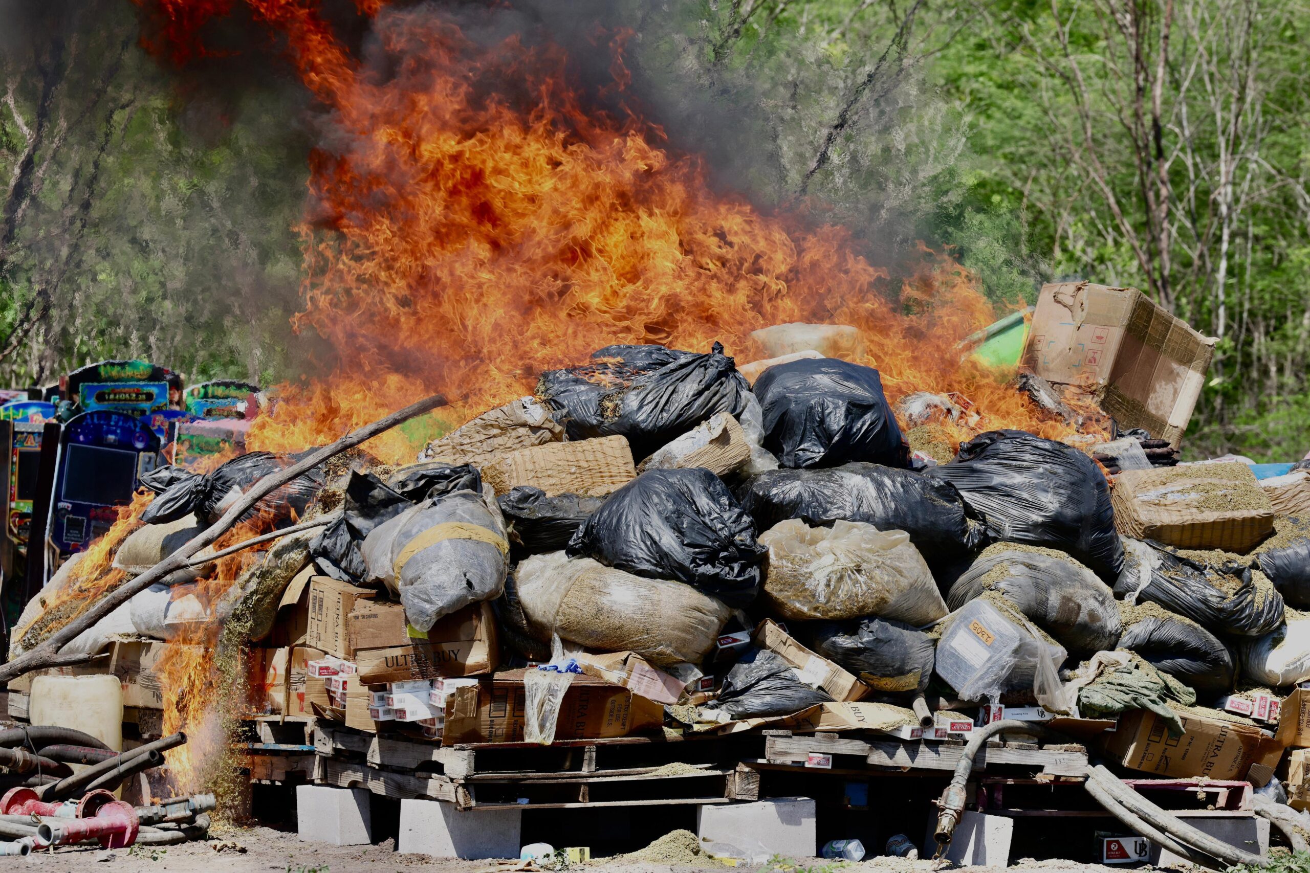 Encabeza Rocha Moya acto de incineración de narcóticos y destrucción de objetos del delito