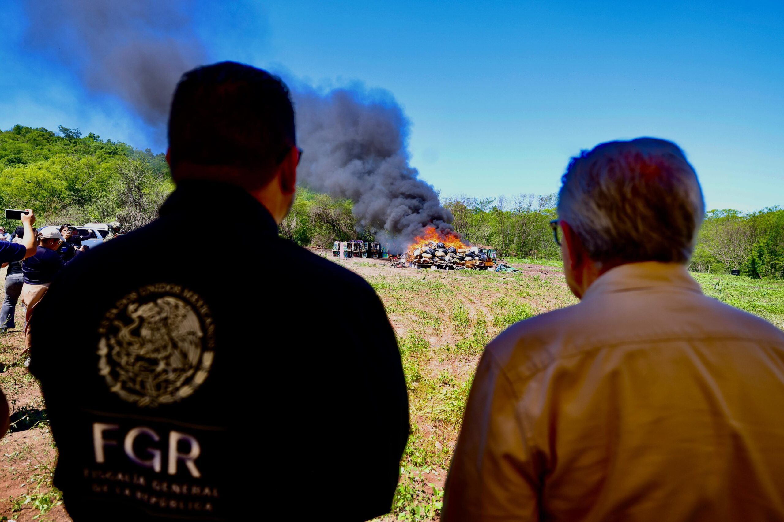 Encabeza Rocha Moya acto de incineración de narcóticos y destrucción de objetos del delito
