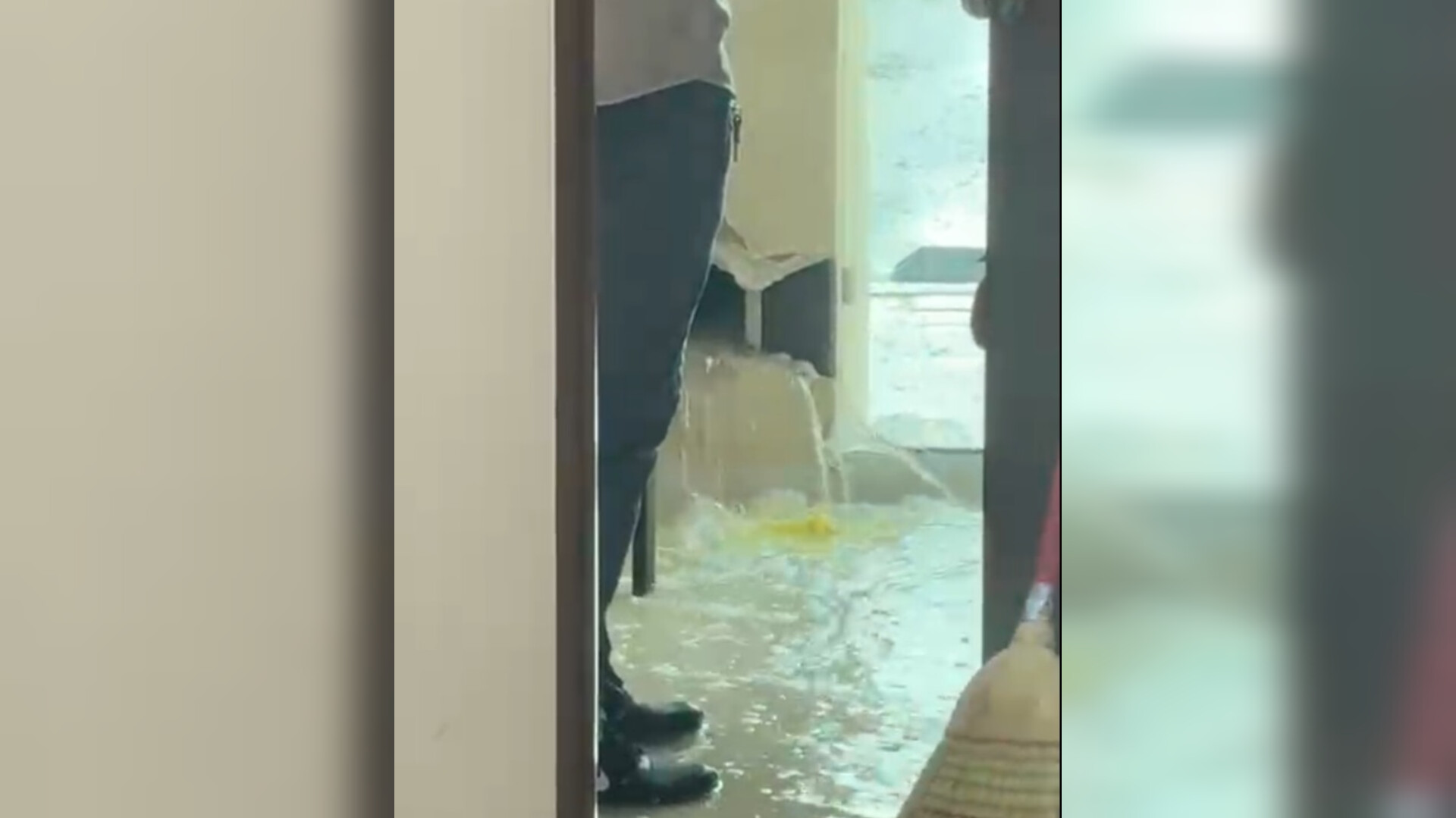 Tras lluvias en Ahome, inundados en edificio de rectoría de UAdeO; piden protección a trabajadores