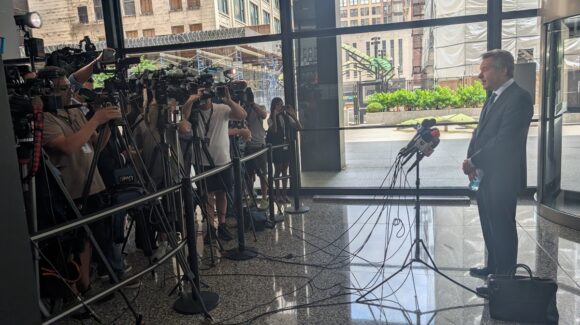 Abogado de Ovidio Guzmán niega que el traslado de sus familiares a EU, fuera parte de las negociaciones
