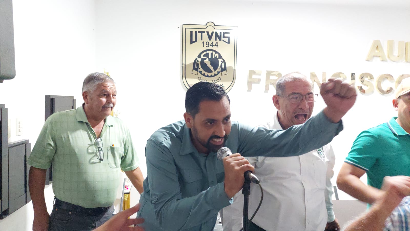 José Heriberto Urías Castro rinde protesta como secretario general de la Unión de Trabajadores del Volante del Norte de Sinaloa