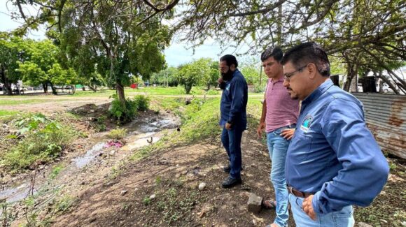 Acuerdan Jumapam y vecinos de Mármol, Mazatlán, solución técnica para descargas irregulares de drenaje