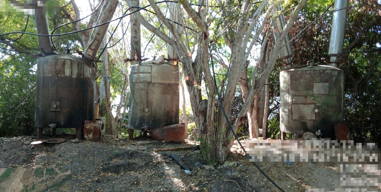Neutralizan dos laboratorios clandestinos en Culiacán, afectación al crimen organizado supera los mil mdp