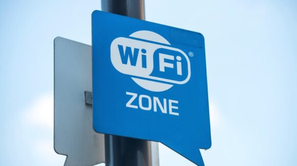 ¡No te descuides con el internet gratis! Checa lo no debes hacer al conectarte a una Wi-Fi pública