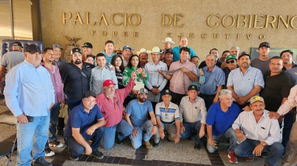Termina huelga de hambre y concluye toma de Palacio tras acuerdo entre productores y autoridades