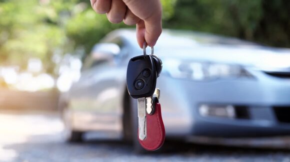 ¿Comprarás un carro usado? BBVA Bancomer te dice cuáles documentos debes revisar antes