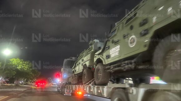 Al menos cuatro tráileres con dos ‘Ocelotl’ del Ejército Mexicano llegan a Mazatlán