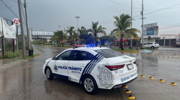 Lluvias matutinas provocan cierres viales en distintos puntos de Mazatlán