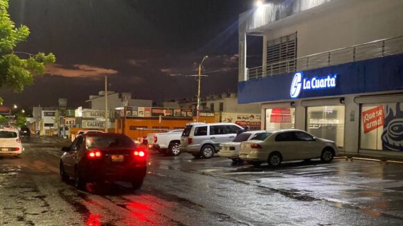 Se registran lluvias moderadas y fuertes en Culiacán este lunes