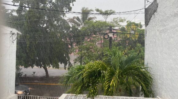 Flossie deja tormentas matutinas en Mazatlán