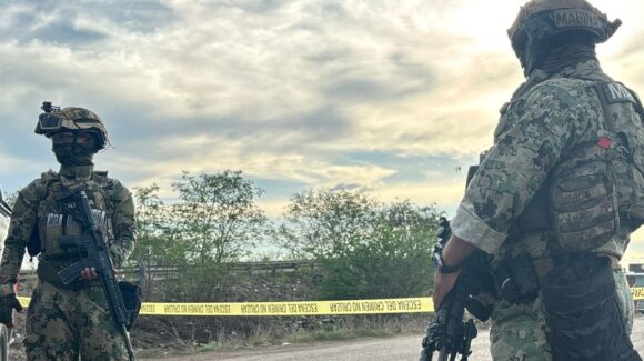 Atado de pies y semidesnudo localizan asesinado a un joven en el Piggy Back, al sur de Culiacán