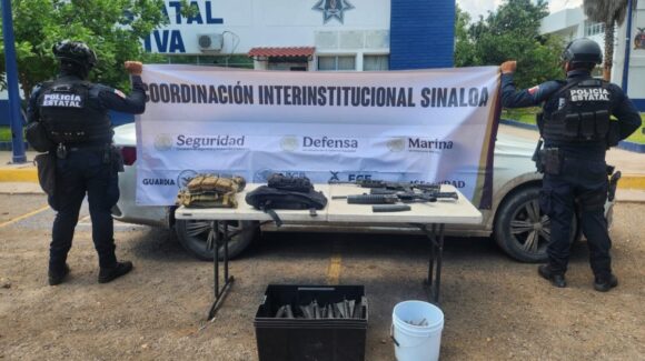¡Tenía los cristales quebrados! En Navolato, localizan carro con explosivos y armas