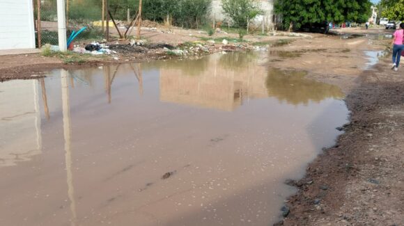 ¡Hartos de los lodazales! En Los Mochis piden reparación de calles del fraccionamiento Santa Cecilia