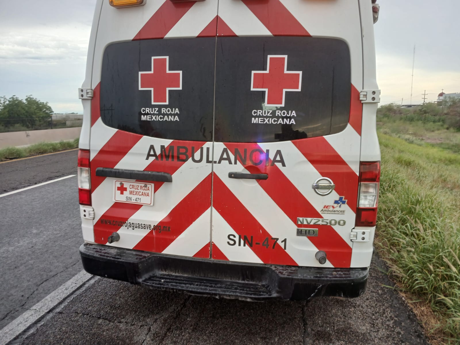 Madre e hijo resultan lesionados tras accidente en moto en Guasave