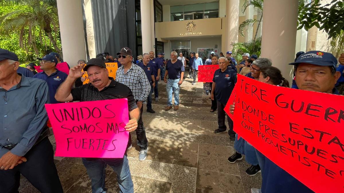 manifestacion en el congreso del estado