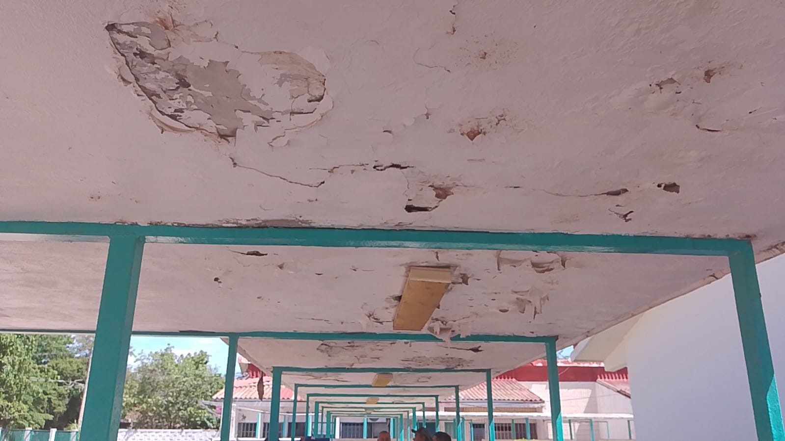 Bajo protesta se manifiestan trabajadores y derechohabientes de la clínica del IMSS en Tamazula, Guasave, exigien mejores condiciones