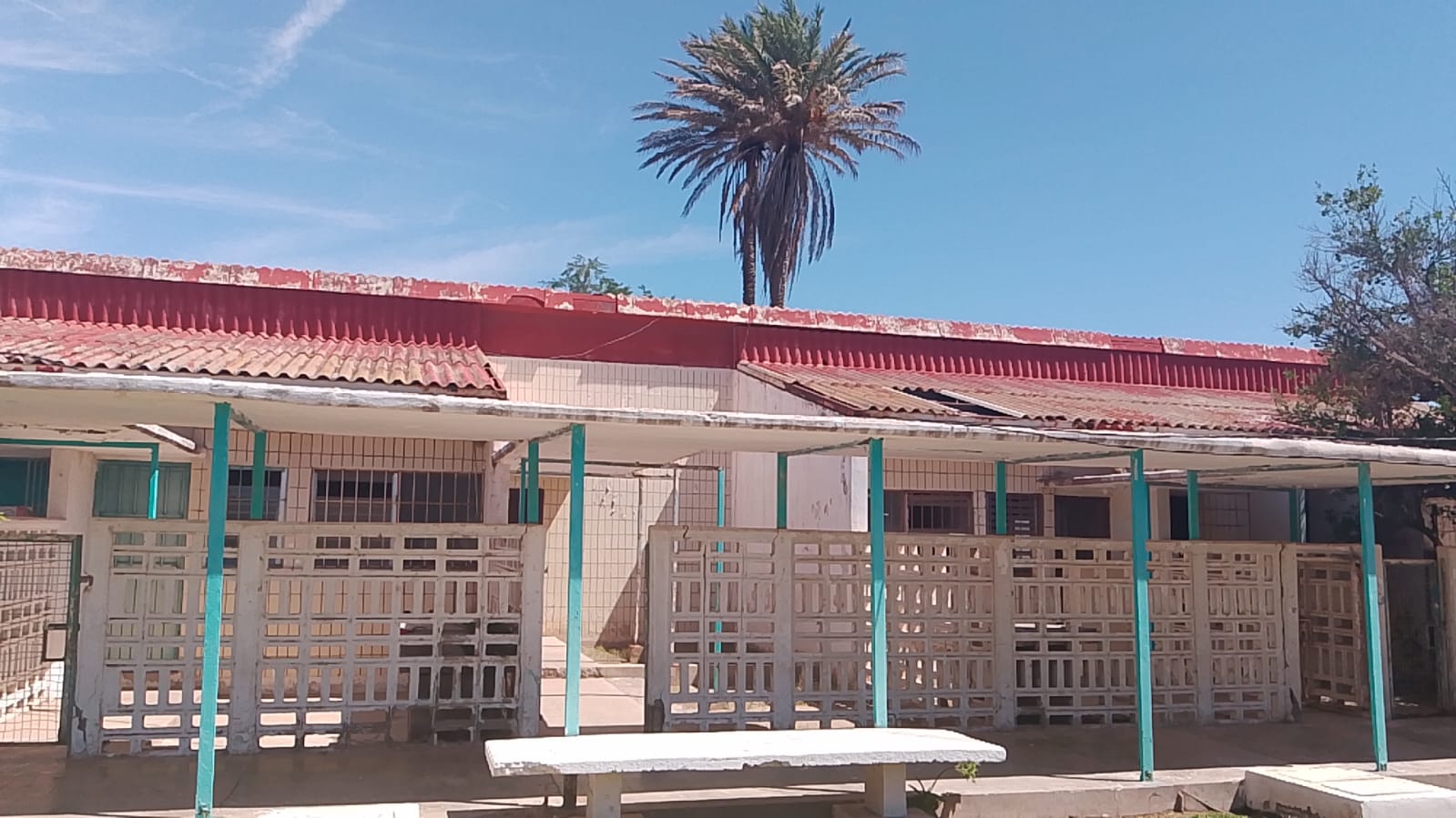 Bajo protesta se manifiestan trabajadores y derechohabientes de la clínica del IMSS en Tamazula, Guasave, exigien mejores condiciones