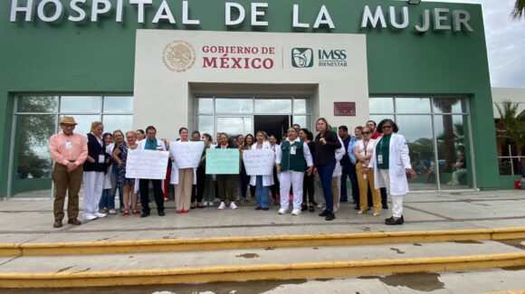 ¡Exigen su quincena! Personal del Hospital de la Mujer se manifiestan y trabajan bajo protesta 