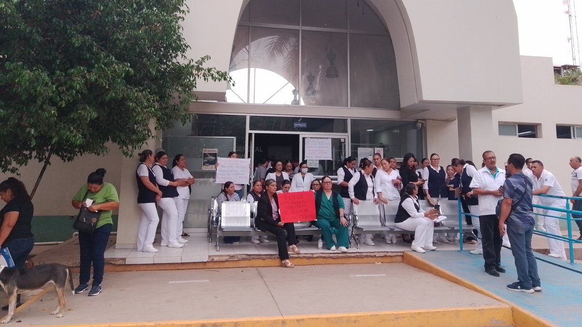 Manifestación de trabajadores del hospital general de Guasave